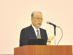 挨拶する石井正彦 常務理事・事務局長
